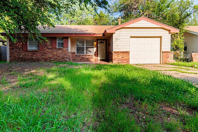 Building Photo - 3 Bed 1.5 Bath in Del City!