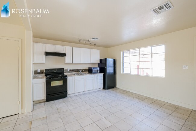 Building Photo - 2609 W McLellan Blvd