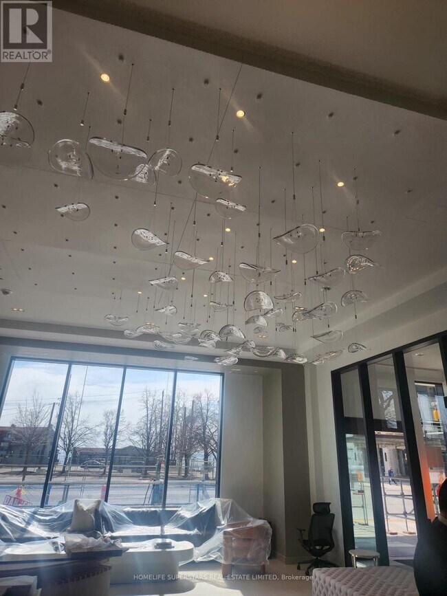 Photo du bâtiment - 2075 Lakeshore Rd.