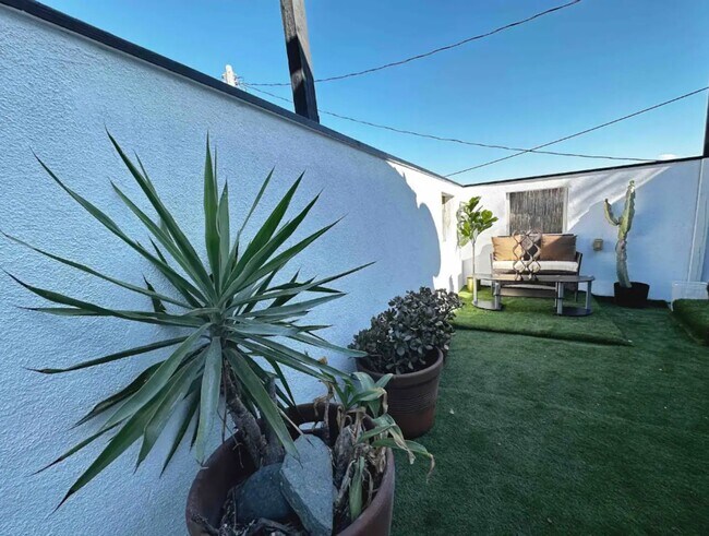 Foto del edificio - 1192 Innes Ave