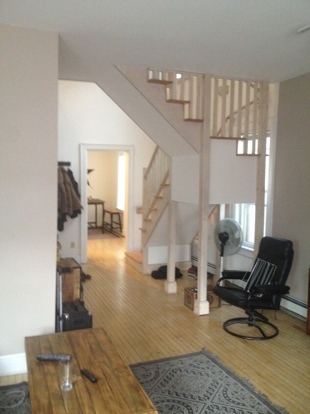 Primary Photo - 1210 E Brady St
