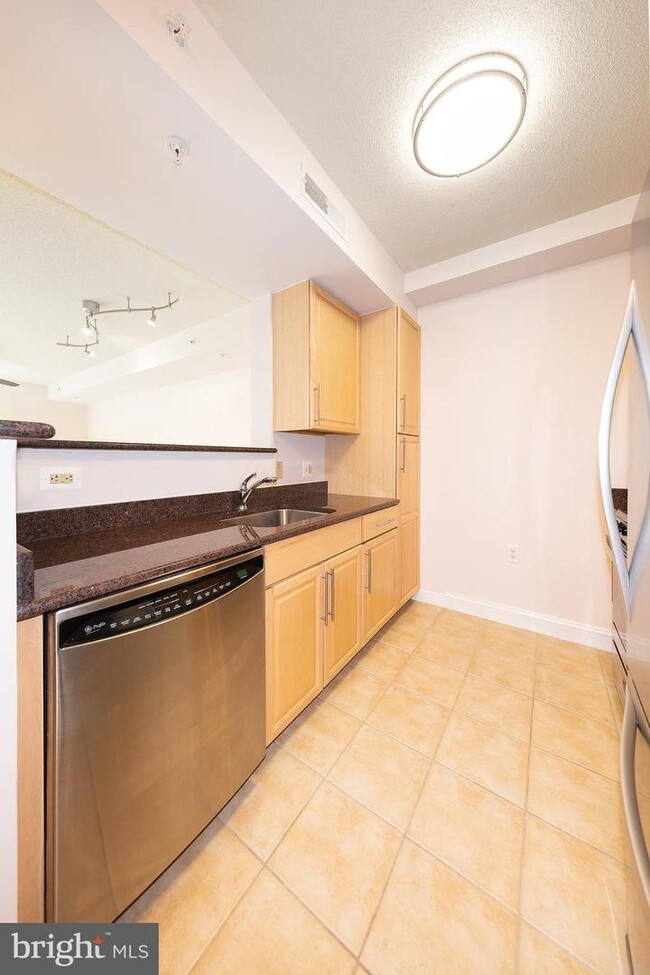 Foto del edificio - 11760 Sunrise Valley Dr