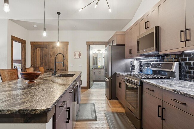 Foto del edificio - Delightful Monterra 2 Bed 2 Bath Condo with Views of Glacier Park