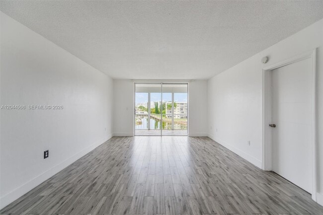 Foto del edificio - 2851 Leonard Dr