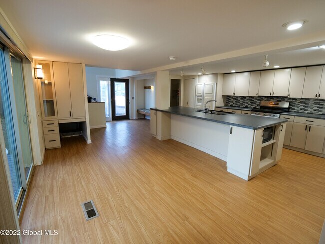 Foto del edificio - 99 Woodlawn Ave