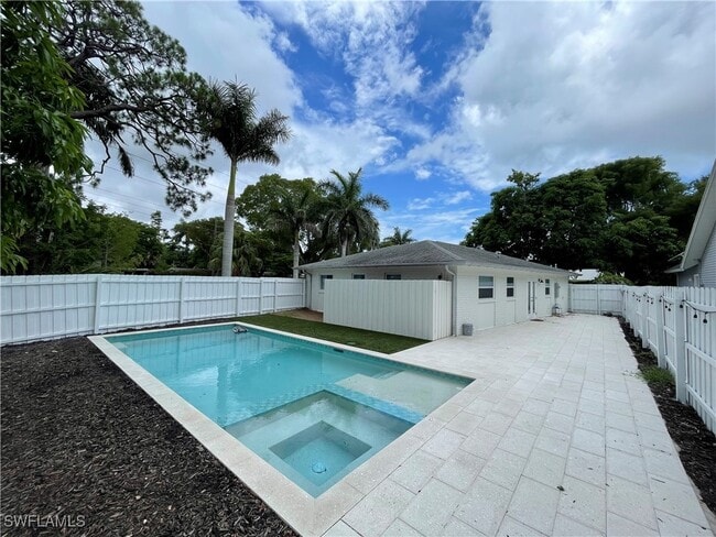 Building Photo - 905 13th St N