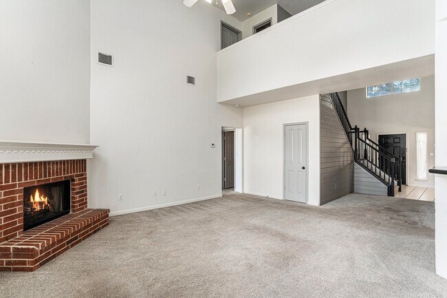 Foto del edificio - 2635 Lakehills St