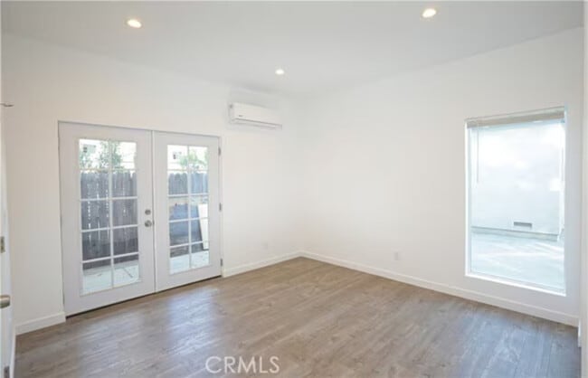 Photo - 458 N Batavia St Apartment