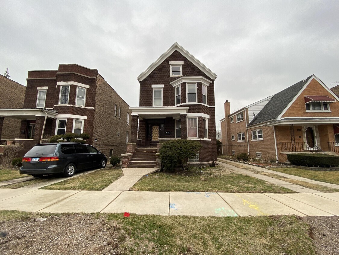 Primary Photo - 8327 S Manistee Ave