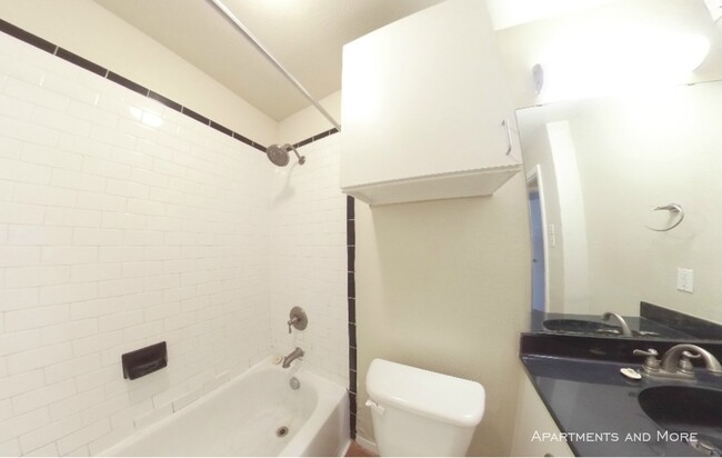 Building Photo - 605 W Hutchison St