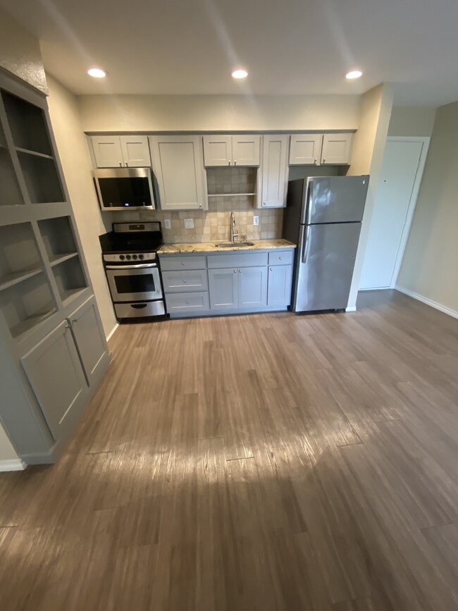 ¡Estudio recientemente remodelado en el vecindario de Zilker Park! - 1123 Hollow Creek Dr