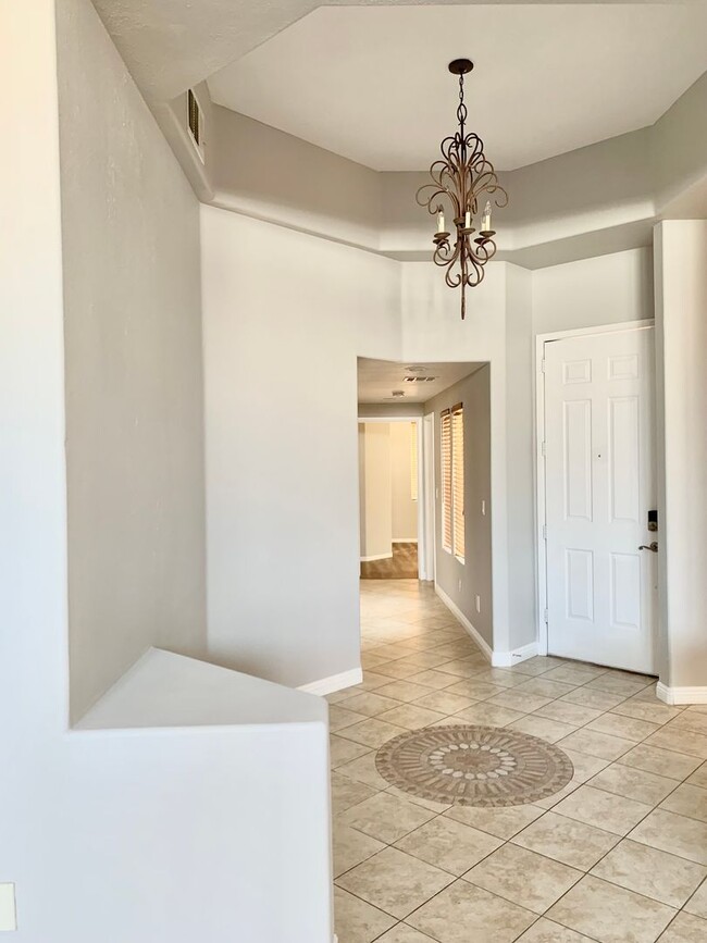 Building Photo - Beautiful 1 Story house located in the Northwest