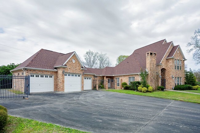 Building Photo - 3143 Lancaster Ln