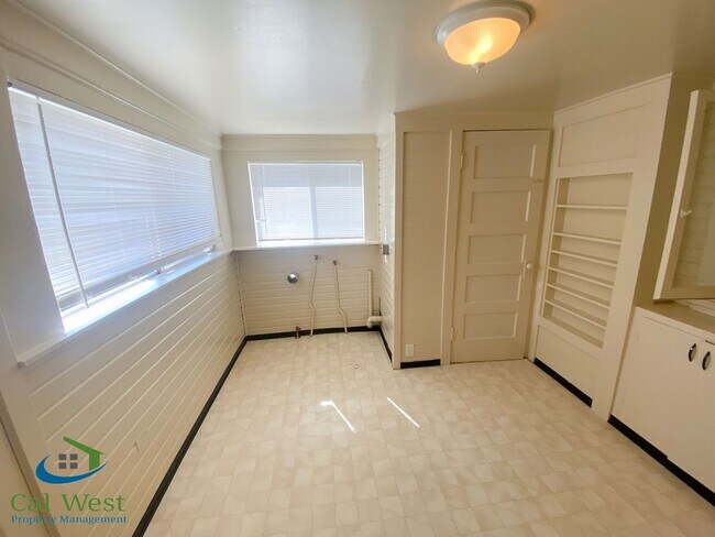 Foto del edificio - BL 01639 - % - 388 &amp; 388 1/2 Rutland A...