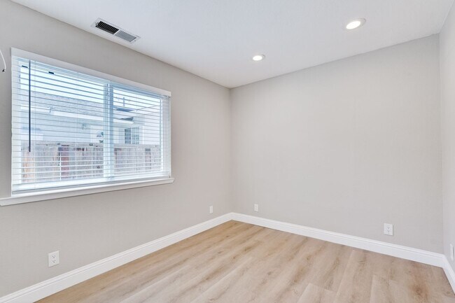 Foto del edificio - FOR RENT – Beautifully Updated 4 Bed / 3 Bath Home in Prime Santa Clara Location (NVIDIA)