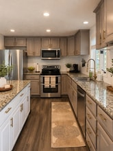 Building Photo - 2075 E Mortimer Dr