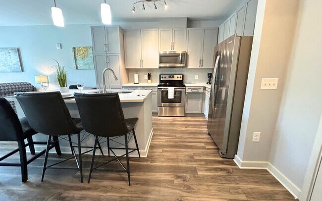 Foto del edificio - 6400 Blue Stone Rd