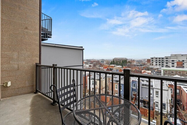 Building Photo - U St Penthouse