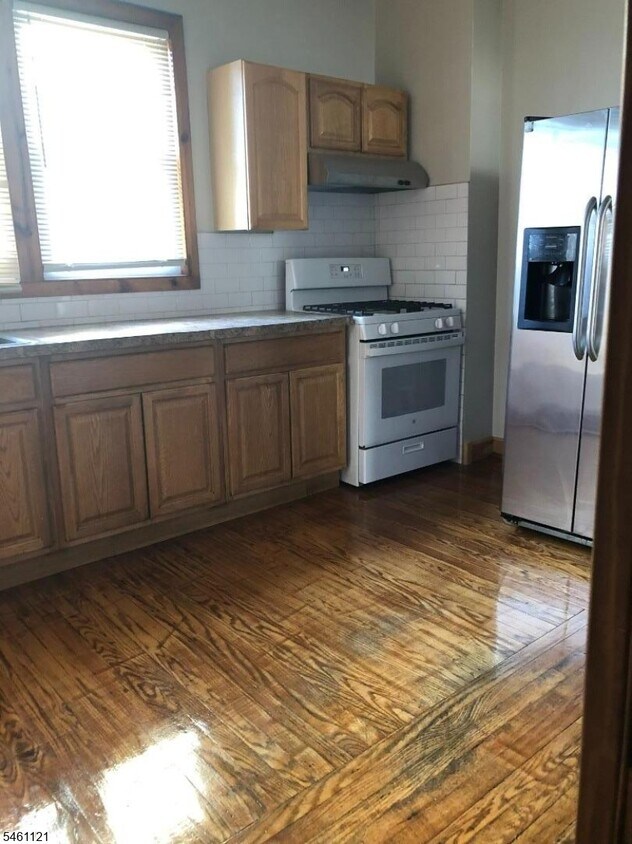 Foto del edificio - 210 E 24th St