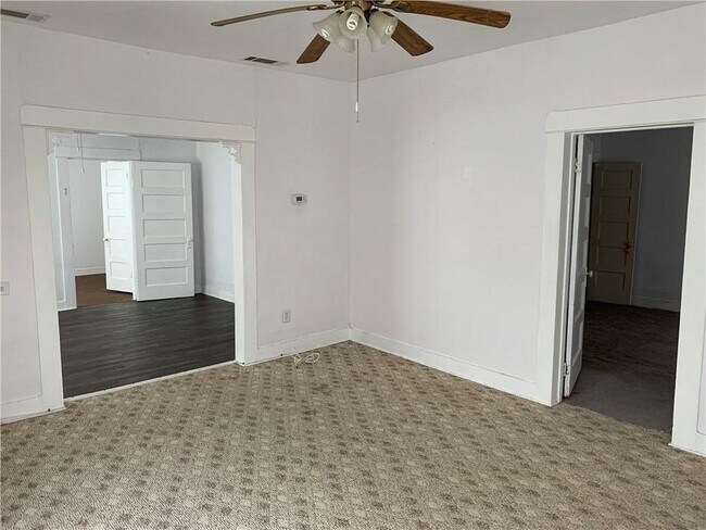 Building Photo - 294 E. Hilltop Dr.