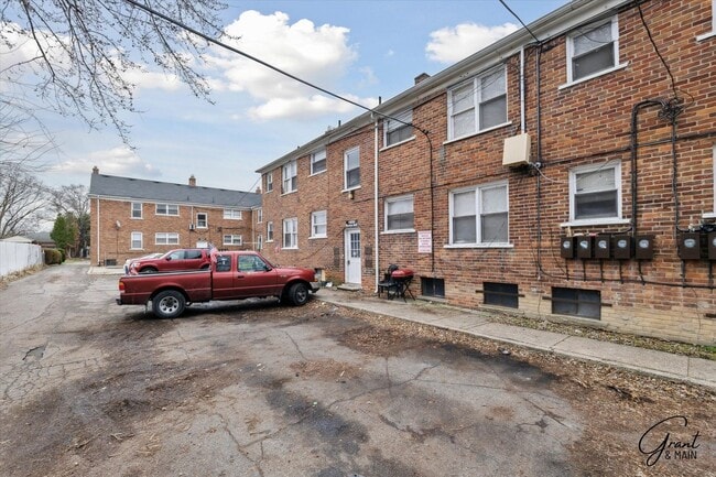 Building Photo - Puritan Manor