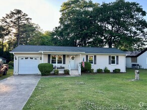 Building Photo - 458 Sandhill Dr