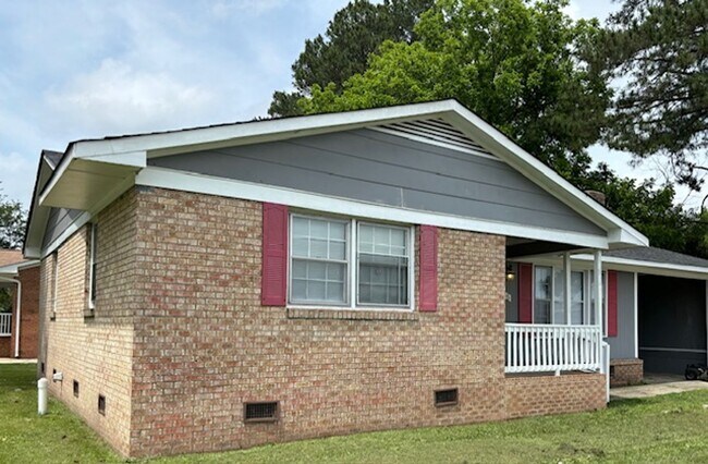 Building Photo - 3-Bedroom 2-bath house
