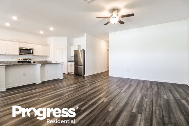 Building Photo - 811 Ribbon Grass Lp