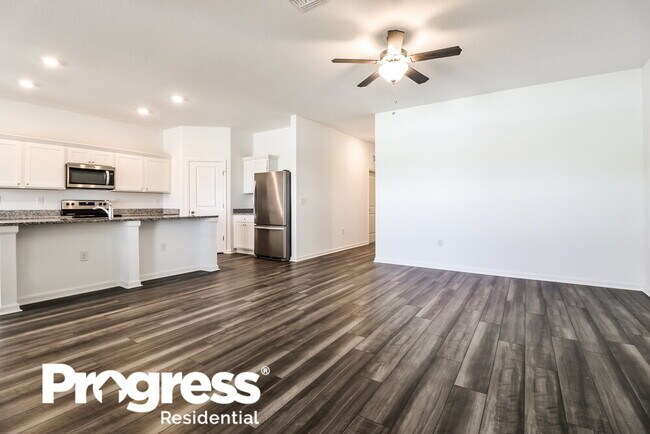 Foto del edificio - 811 Ribbon Grass Lp