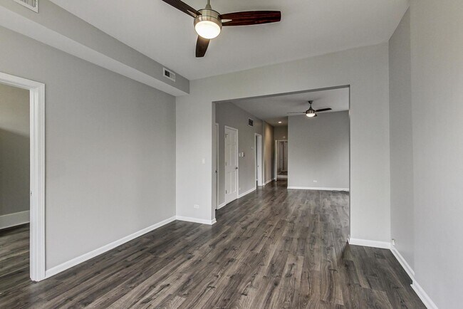 Building Photo - 2733 N Mozart St