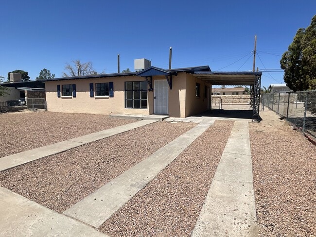 Building Photo - 953 Lomita Dr