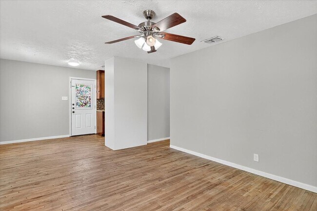 Foto del edificio - 11230 Blades- 3bed/1bath $1,195/month