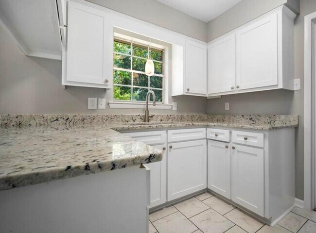Foto del edificio - 5405 Timberlane Dr