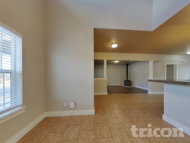 Building Photo - 1910 Mahogany Way