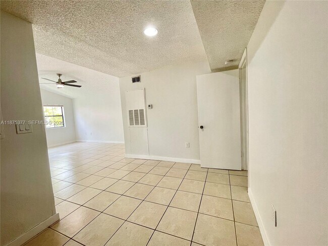 Foto del edificio - 15591 SW 105th Terrace