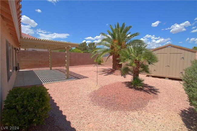 Foto del edificio - 7000 Feather Pine St