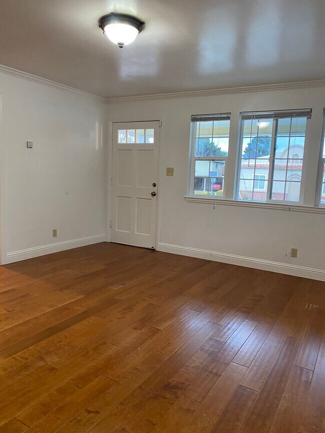 Foto del edificio - Two bedroom one bath home walking distance to beach and Naval Postgraduate School