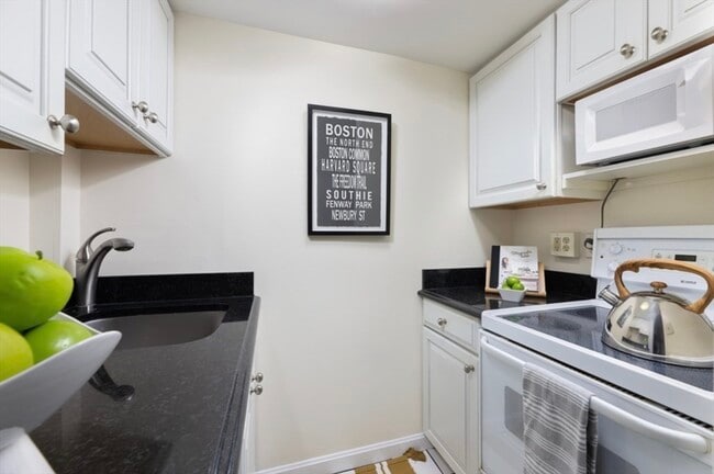 Building Photo - 112 Pinckney St