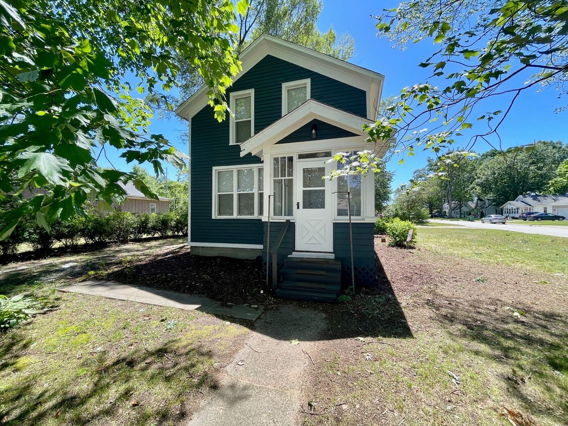 Primary Photo - Three Bedroom Home in North Muskegon