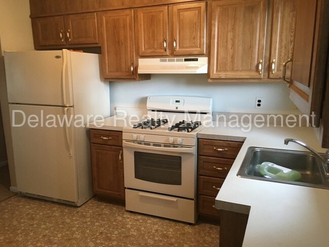 Building Photo - A spacious 3 bedroom, 1 bath ranch