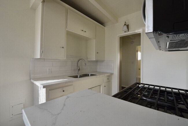 Building Photo - 6125 Whitsett Ave