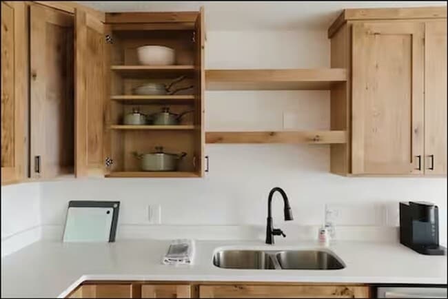 Building Photo - Vineyard Investors - 2