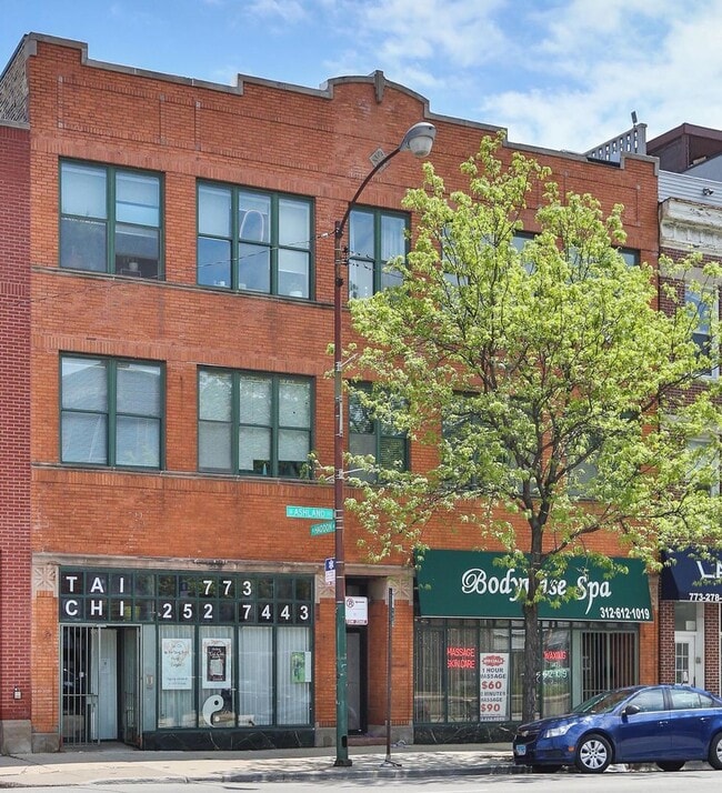 Building Photo - 1121 N Ashland Ave