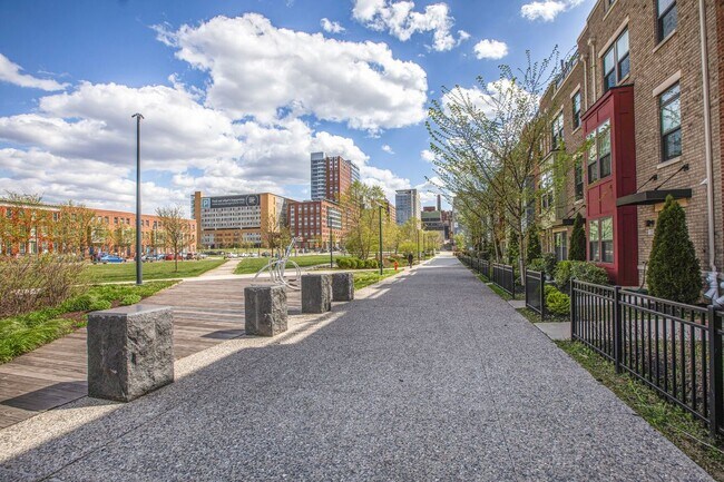 Foto del edificio - 1020 N Durham St