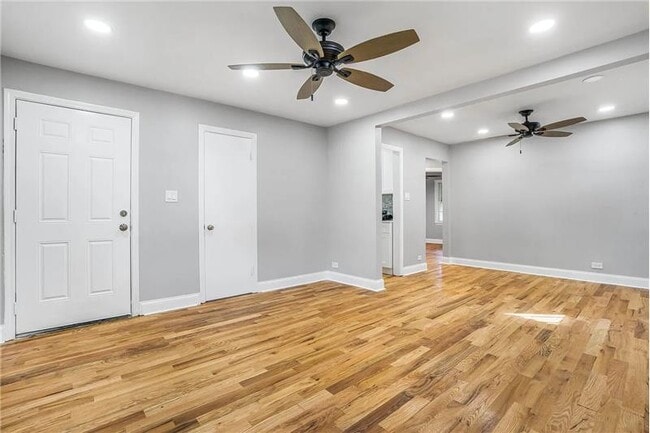 Foto del edificio - 6411 S Leclaire Ave