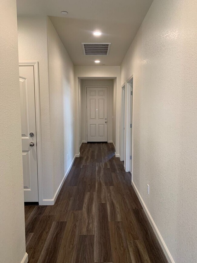Foto del edificio - Spacious & Stylish 3 Bed, 2 Bath Home  Des...