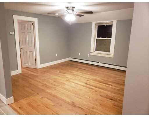 Foto principal - 965 Main St