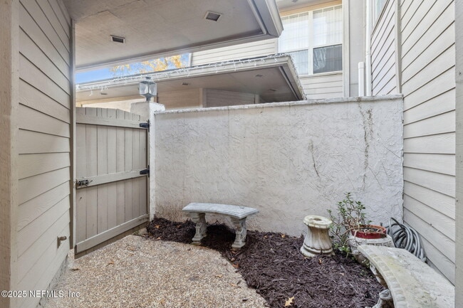 Building Photo - 1138 Fromage Cir W