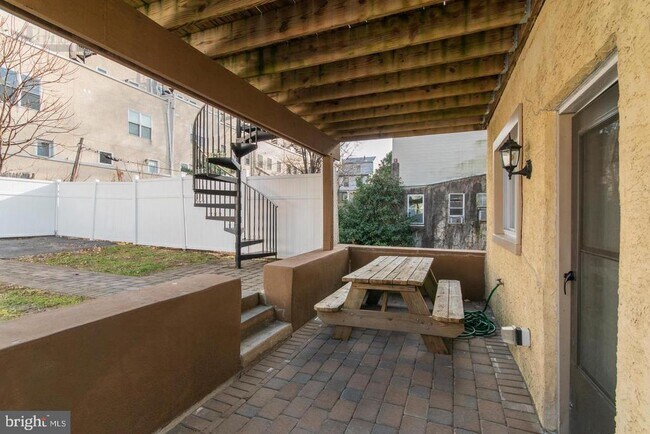 Building Photo - 3773 Cresson St