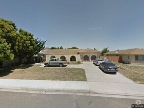 Building Photo - 909 W College Ave